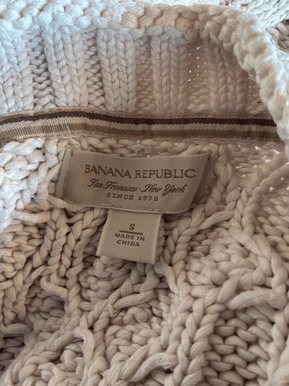 Banana Republic Cream Cable Knit V-Neck Sweater